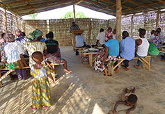 Gningbanda congregation listening to Bible teaching 